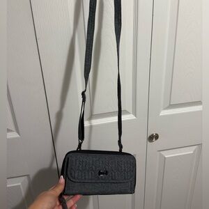 Lug crossbody wallet